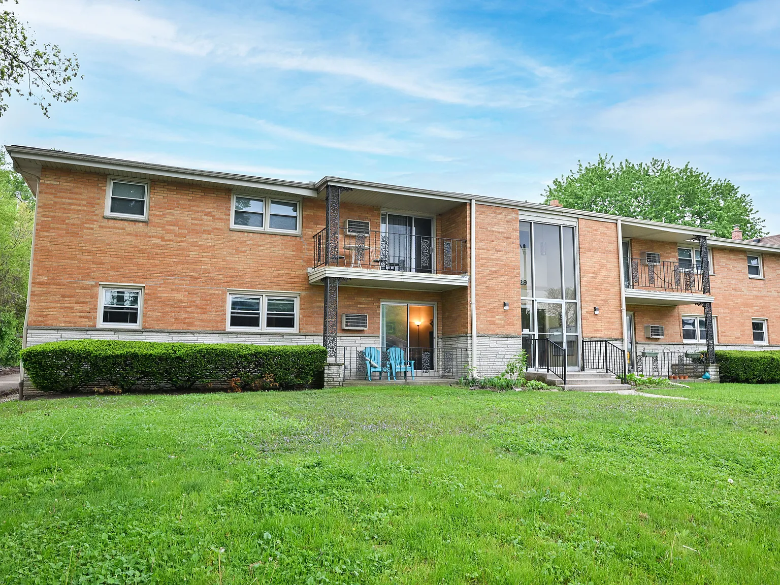 2 bed, 1.5 bath, 1100 sqft, $1,395 — Photo 1