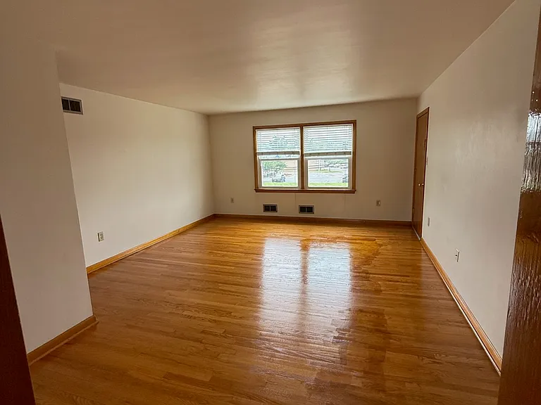 338 S Jefferson St — Photo 5
