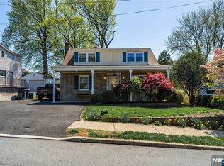 12 Gordon Rd, Bergenfield, NJ 07621