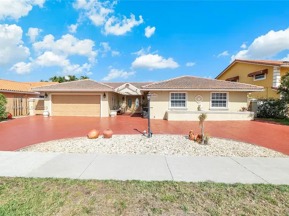 20031 NW 63rd Ct, Hialeah, FL 33015