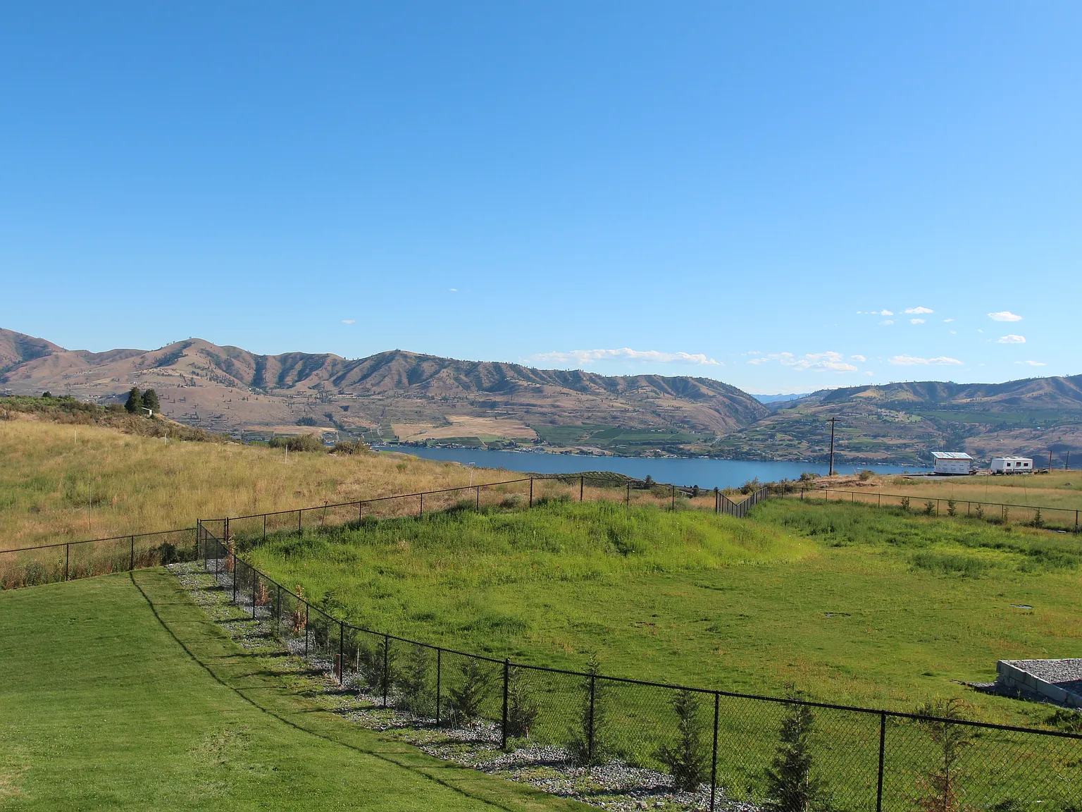 5 bed, 3648 sqft, $4,400 — Photo 2