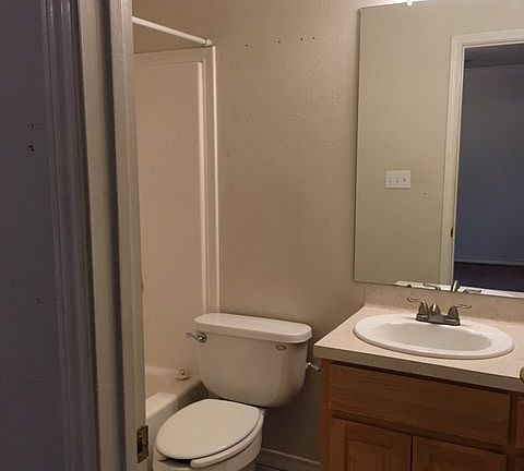 3rd image of 5 Woodhollow Way