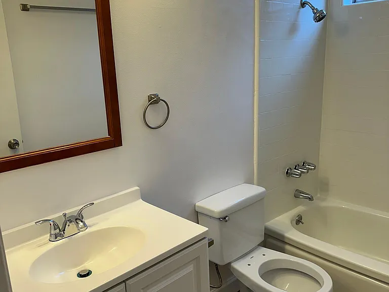 1523 Harvard St #2 — Photo 10