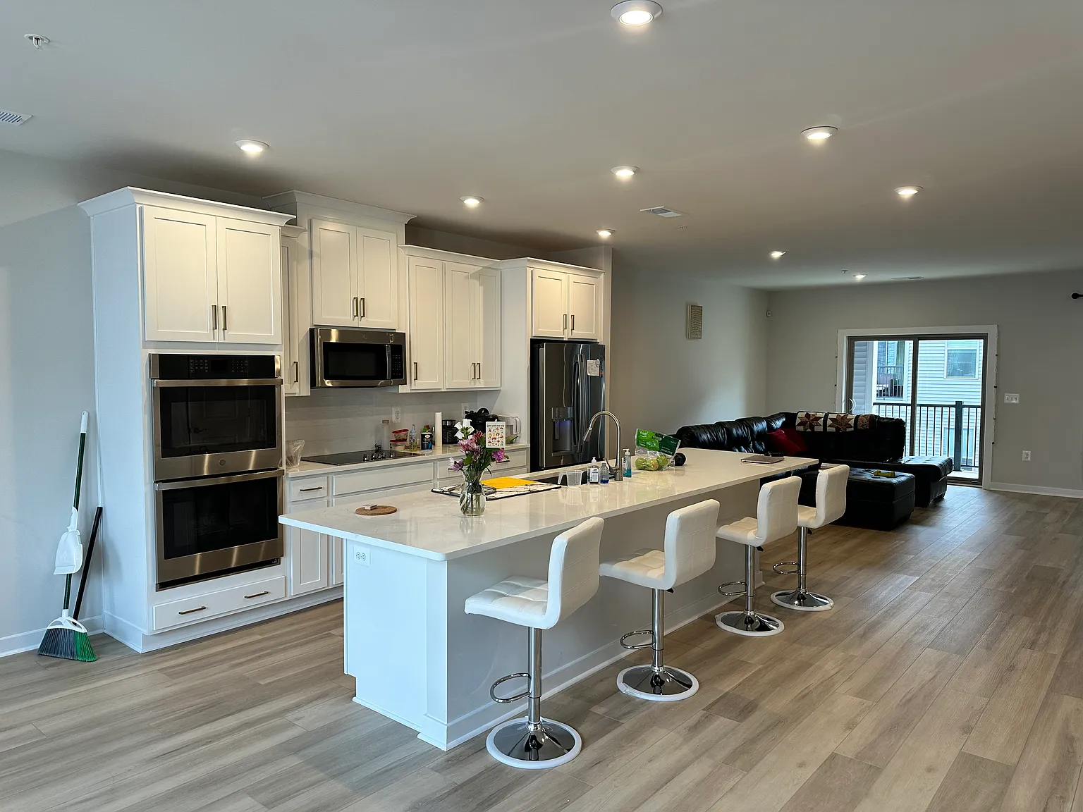 1 bed, 1.5 bath, 133 sqft, $1,100 — Photo 3