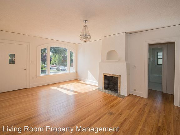 4th image of 2905-2915 SE Alder St