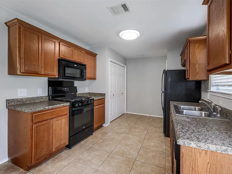 1715 Lost Maples Loop — Photo 11