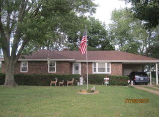 697 Round Hill Dr, Tipton, MO 65081