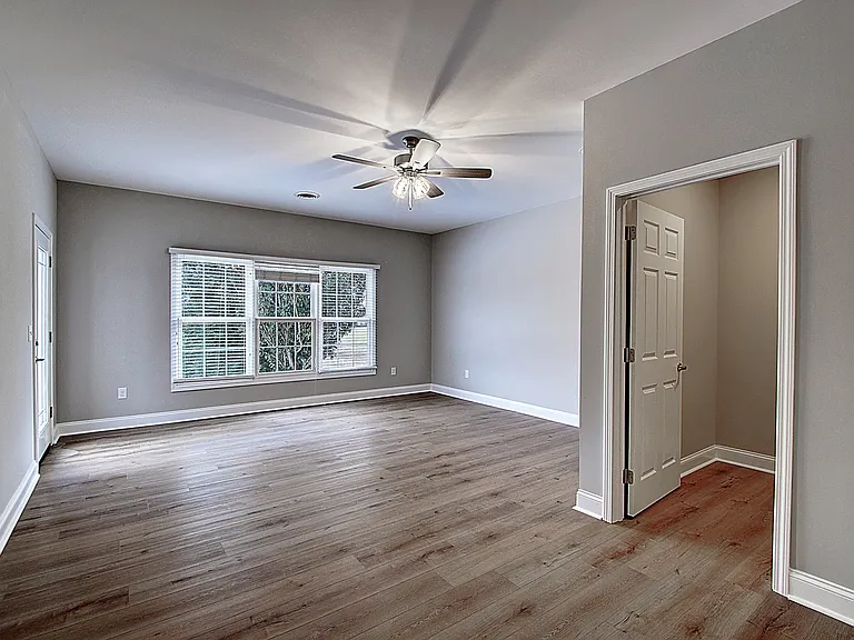 209 University Pkwy #10 — Photo 20