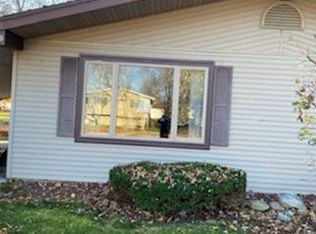 72 19th St, Clintonville, WI 54929