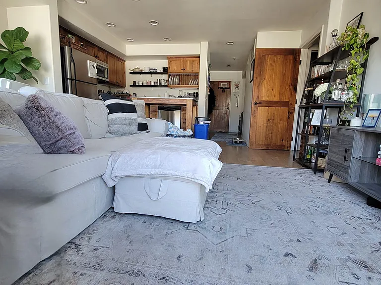 801 W Hawthorn St W #400 — Photo 12