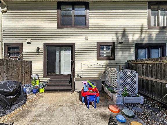 3rd image of 12 New Hope Ct