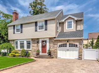 33 Fonda Rd, Rockville Centre, NY 11570