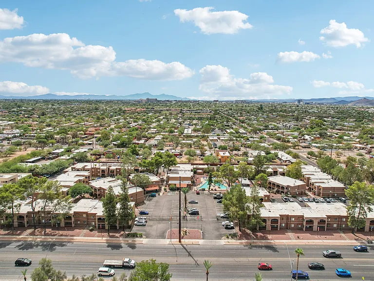 College Town Tucson- Near The U of A — Photo 48