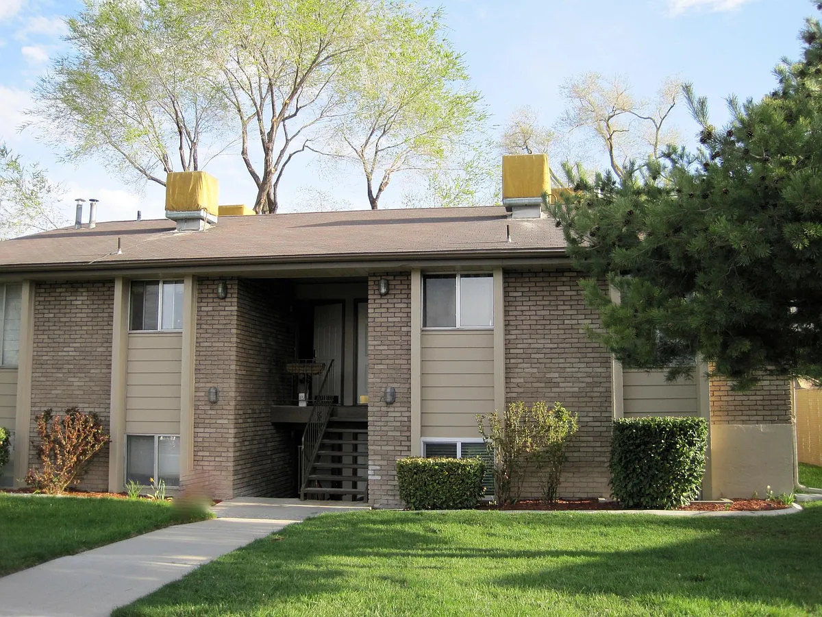Beautifully located in shady and well cared for unit. - 2588 S 900 E #4
