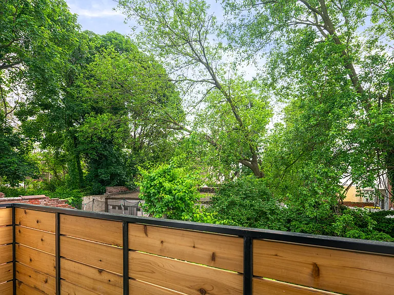 342 W Queen Ln #6 — Photo 14