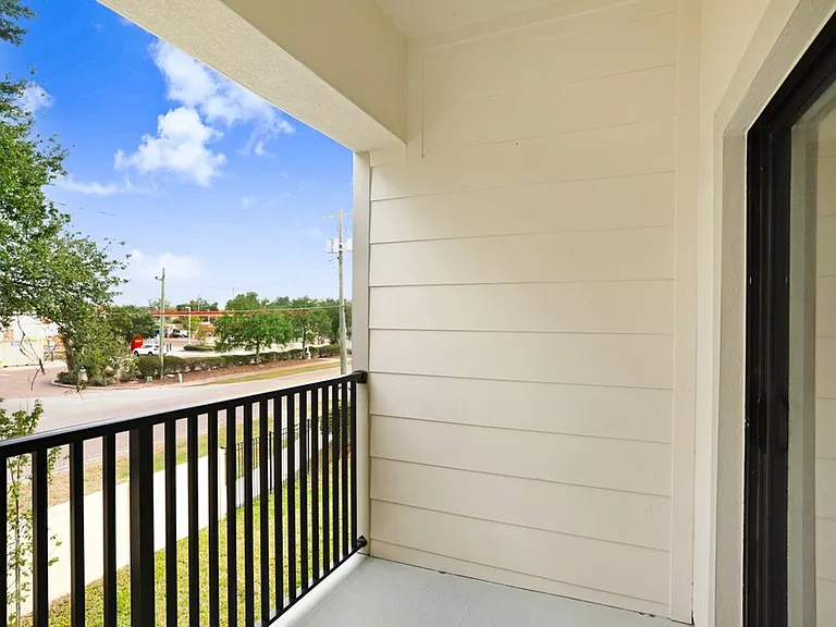 Bridgewater Landing Apartments 55+ Senior Living — Photo 8