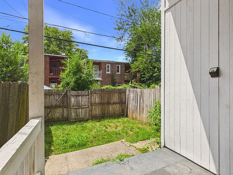 2614 Lexington St — Photo 36