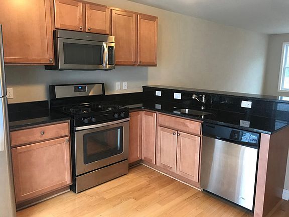 Upgraded kitchen, stainless, granite and hardwood floors