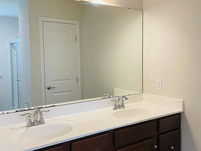 111 Roundtree Dr — Photo 8