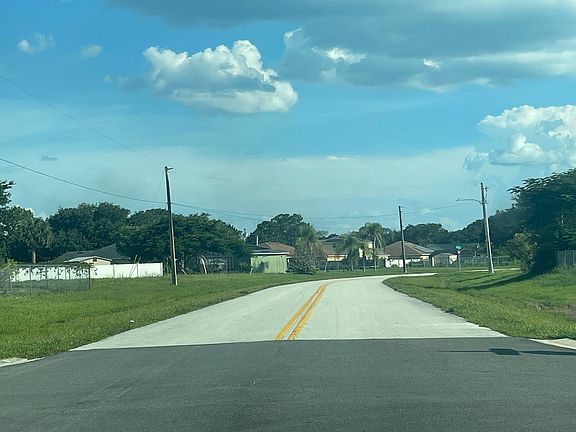 4th image of 907 Mendoza Ln