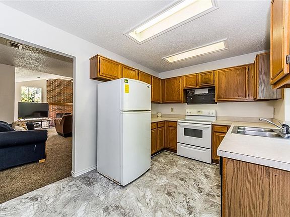 4th image of 1501 Grinstad Dr