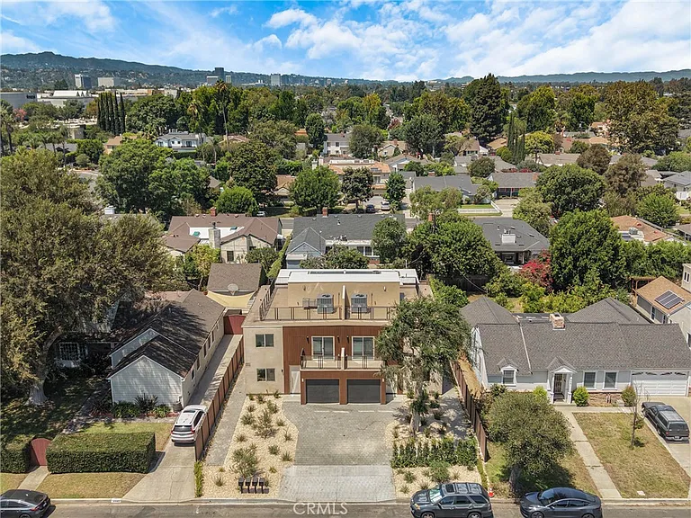 4851 Woodman Ave — Photo 13