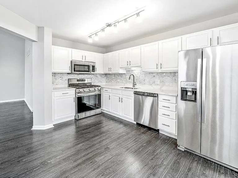13843 Cambridge Cir — Photo 1