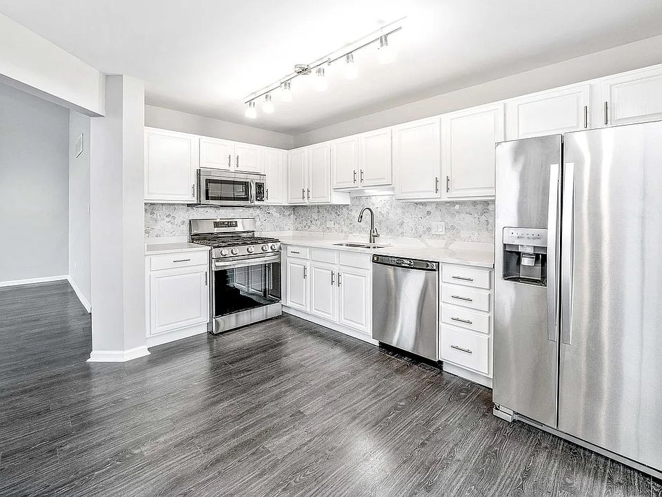 1st image of 13843 Cambridge Cir