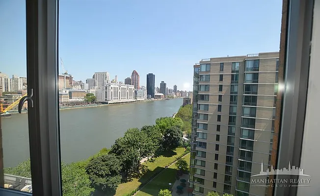 Rented by Manhattan Realty Group | media 2