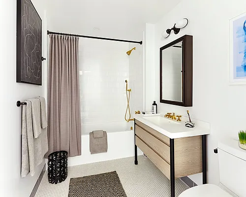 Rented by Aura Management | media 19