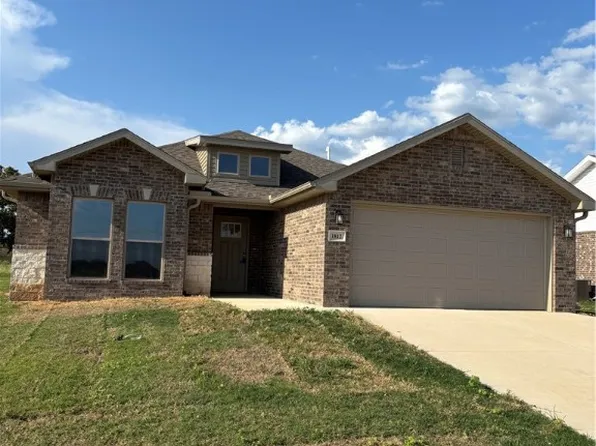 1812 Porter St, Pea Ridge, AR 72751