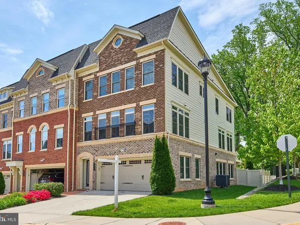 7209 Holywell Ln, Falls Church, VA 22043