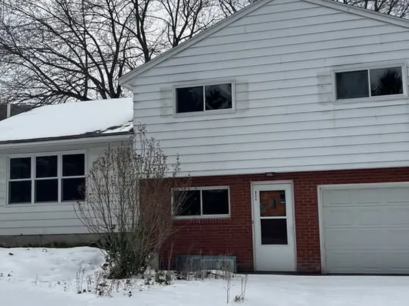 824 Dickinson Dr, Vestal, NY 13850