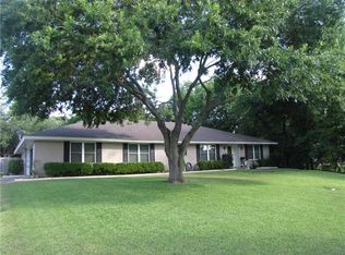 406 Country Club Dr, Joshua, TX 76058