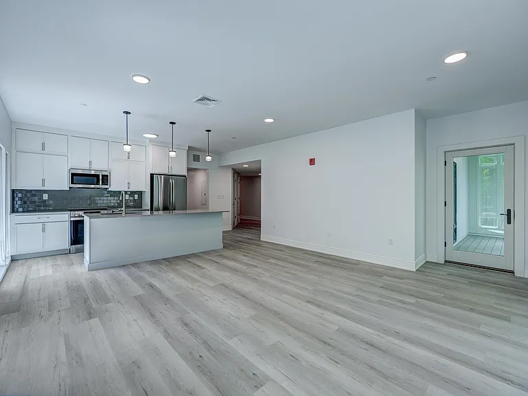 2059 Lafayette Rd #204 — Photo 18