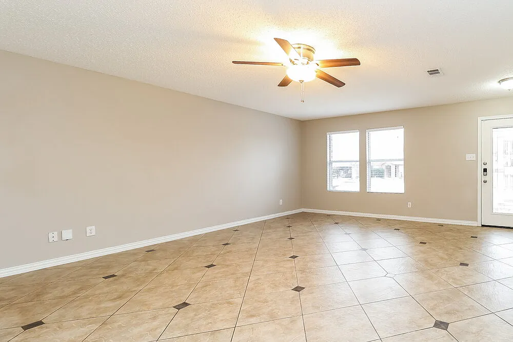 3 bed, 2.0 bath, 1848 sqft, $2,180 — Photo 3