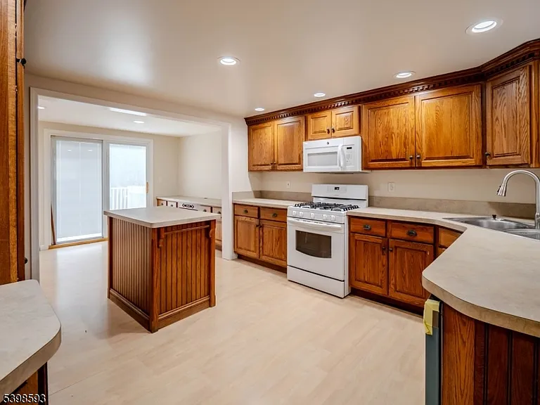 48A Unionville Ave #C — Photo 3