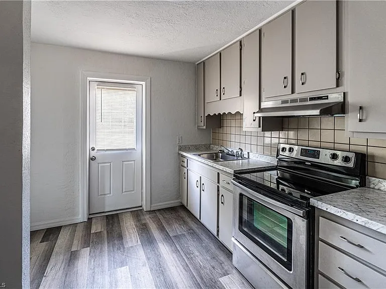 2352 Sunny View Dr — Photo 5