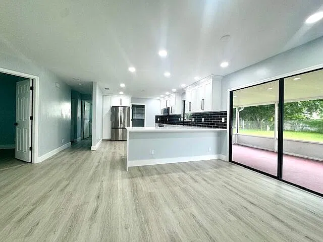 3 bed, 2.0 bath, 1460 sqft, $3,700 — Photo 4