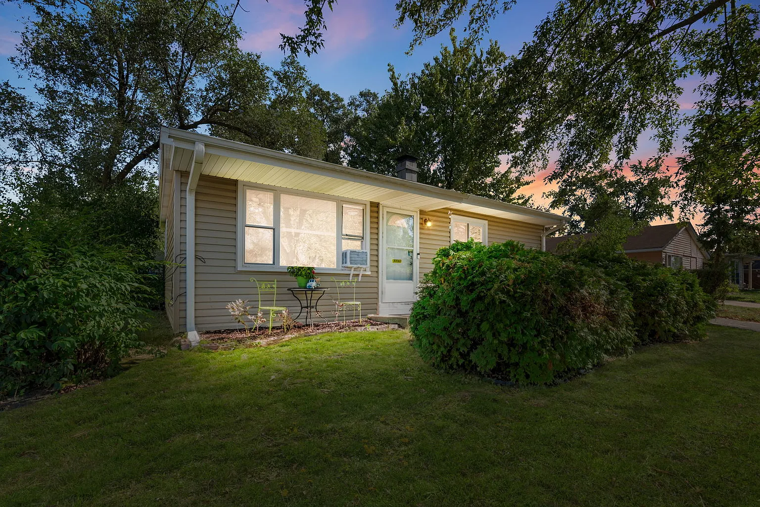 41 Ash St photo 1
