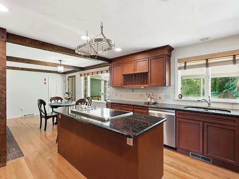 173 Mill Ln — Photo 10