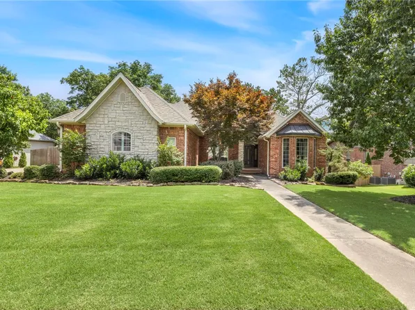 3061 E Stone Mountain Dr, Fayetteville, AR 72701