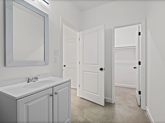 3rd image of 5694 Myers Rd