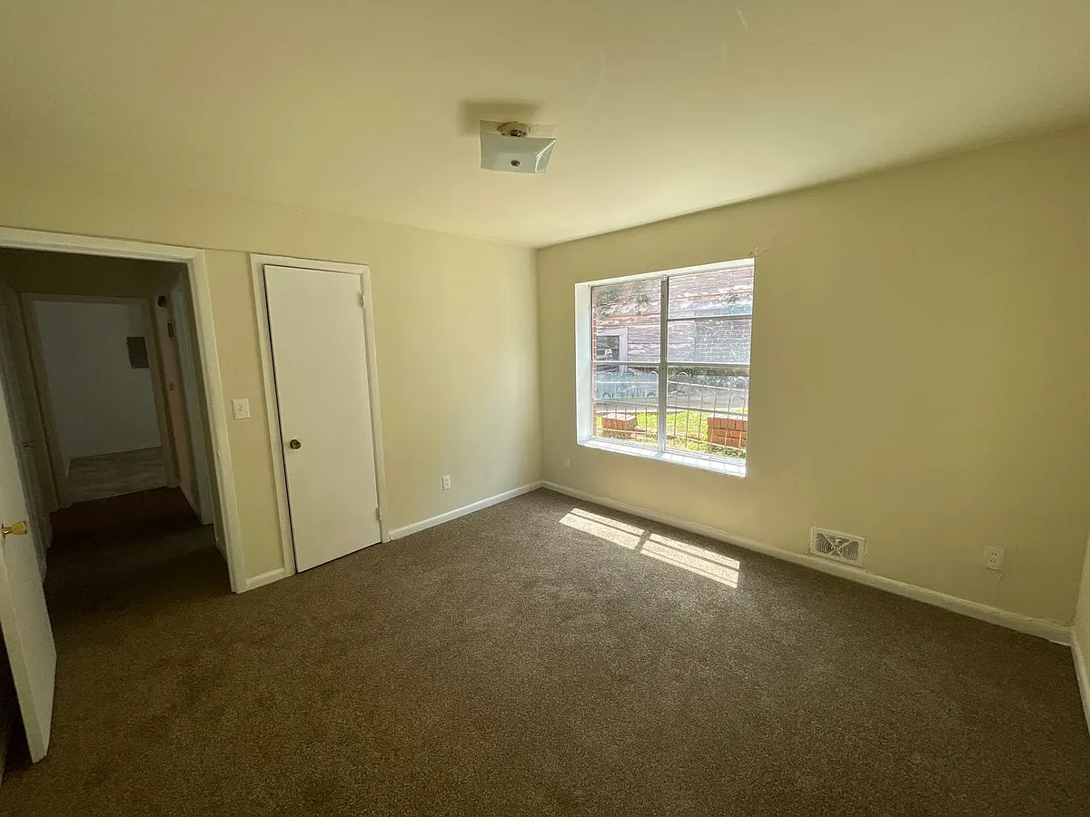 Building Photo - 709-713 8th Aly W
