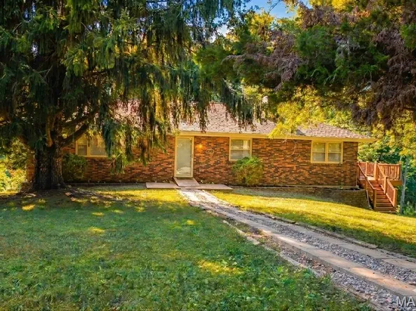 14145 Old Jamestown Rd, Florissant, MO 63033