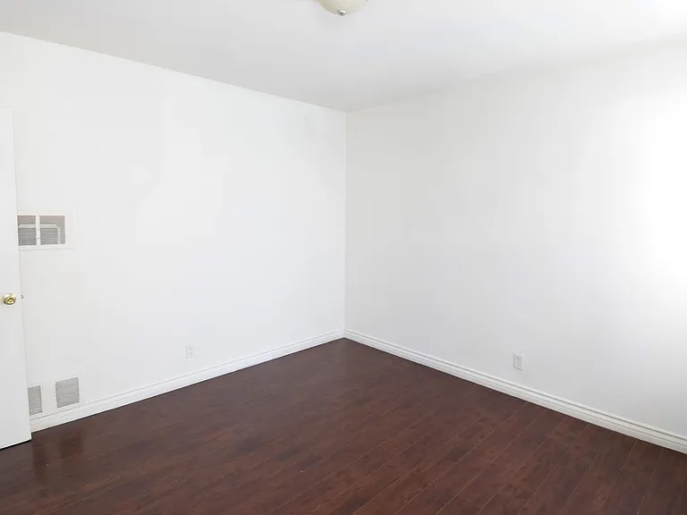 10385 W Olympic Blvd — Photo 22