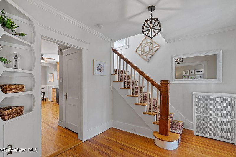 4th image of 51 Brookline Avenue