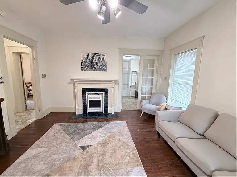 336 W 9th St #2R — Photo 2