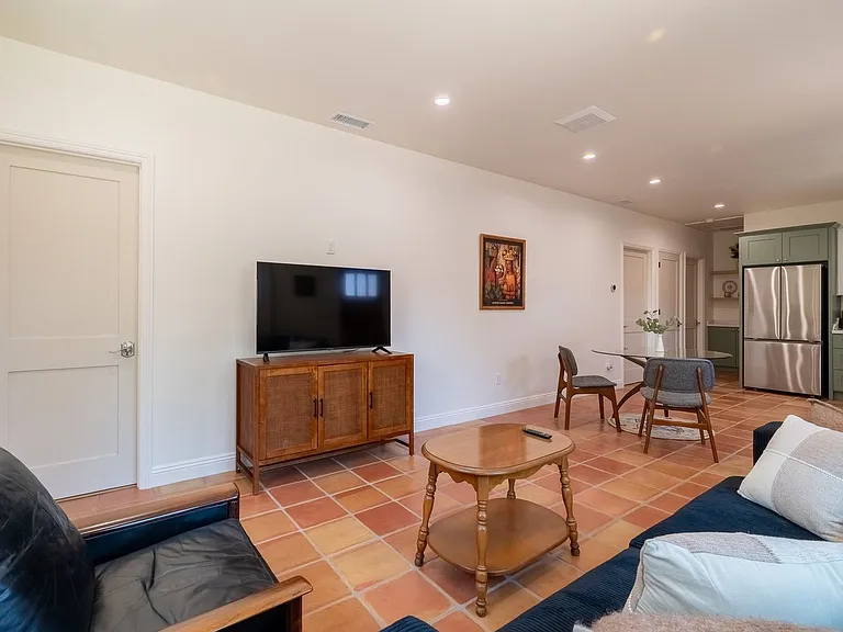 613 W Olive Ave #1 — Photo 69