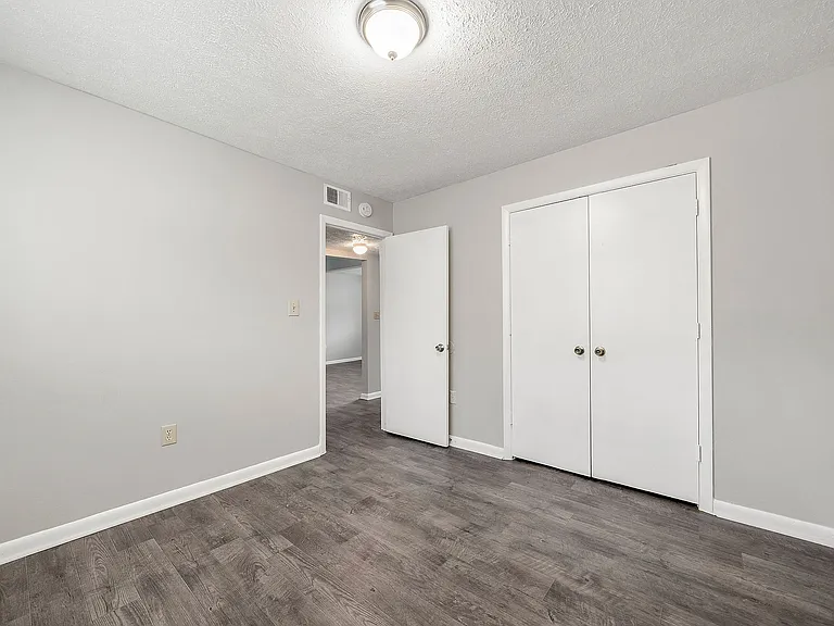 Balfour Forest Apartments — Photo 15